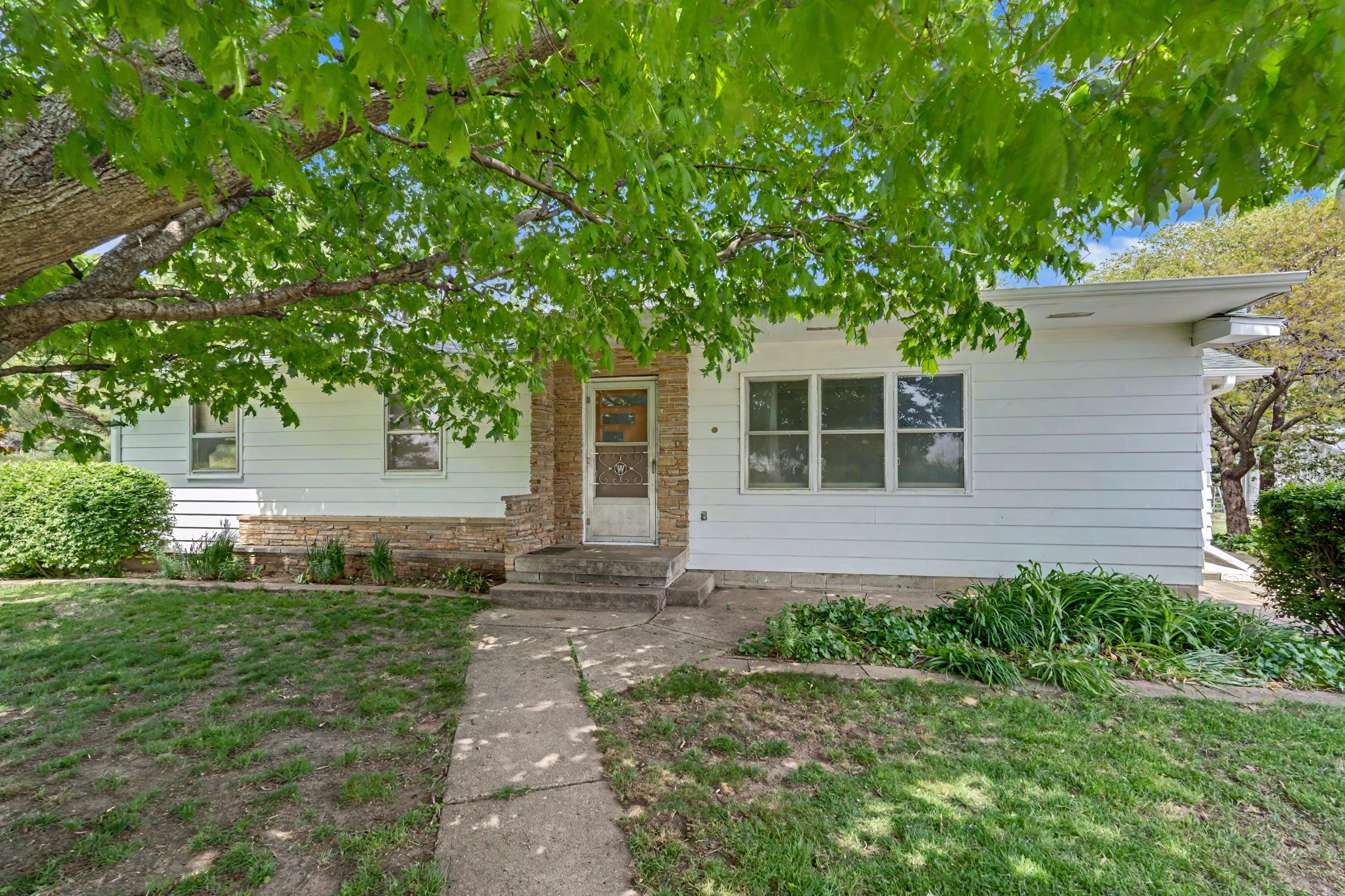 Listing Photo: 01-103_1740_Utopia_Ave-copy (2)